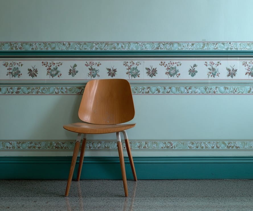 Interior photo of chair rail pattern on coridor wall